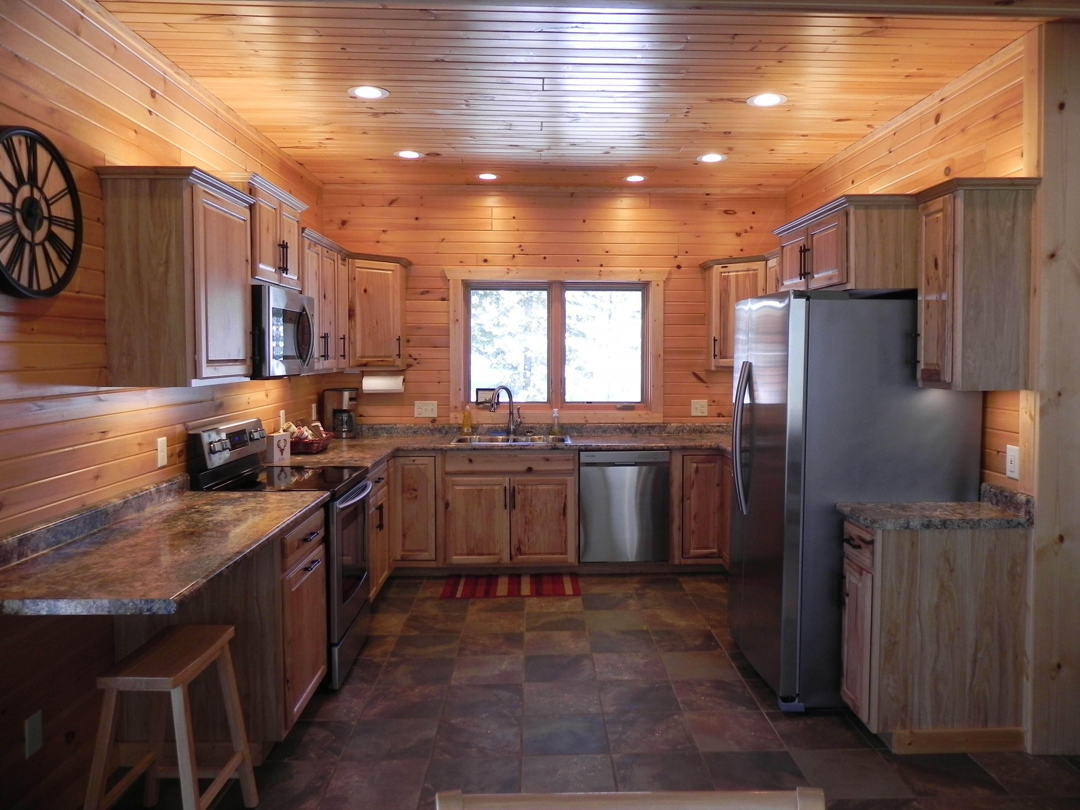 Northern Comfort Overlooking Caribou Lake- Spacious and Secluded