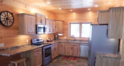 Northern Comfort Overlooking Caribou Lake- Spacious and Secluded