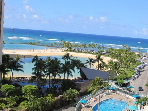 Family friendly unit with fabulous Ocean/Lagoon view 