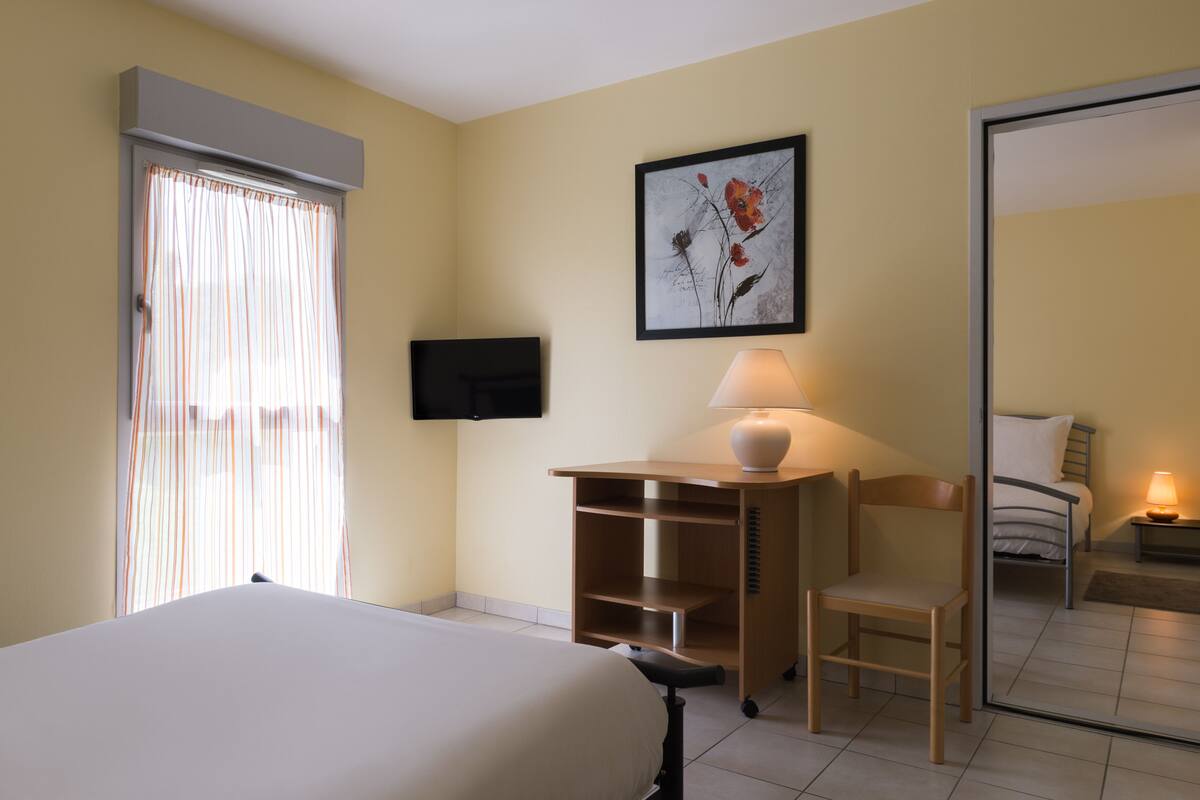 comfort double room | individually decorated, individually furnished, desk, soundproofing