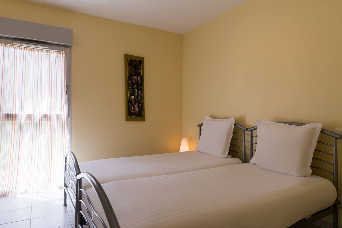 individually decorated, individually furnished, desk, soundproofing