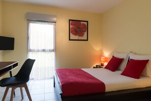 Decoración personalizada, muebles diferentes y escritorio 