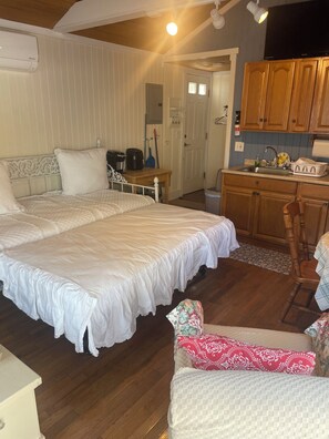 1 bedroom, iron/ironing board, free WiFi