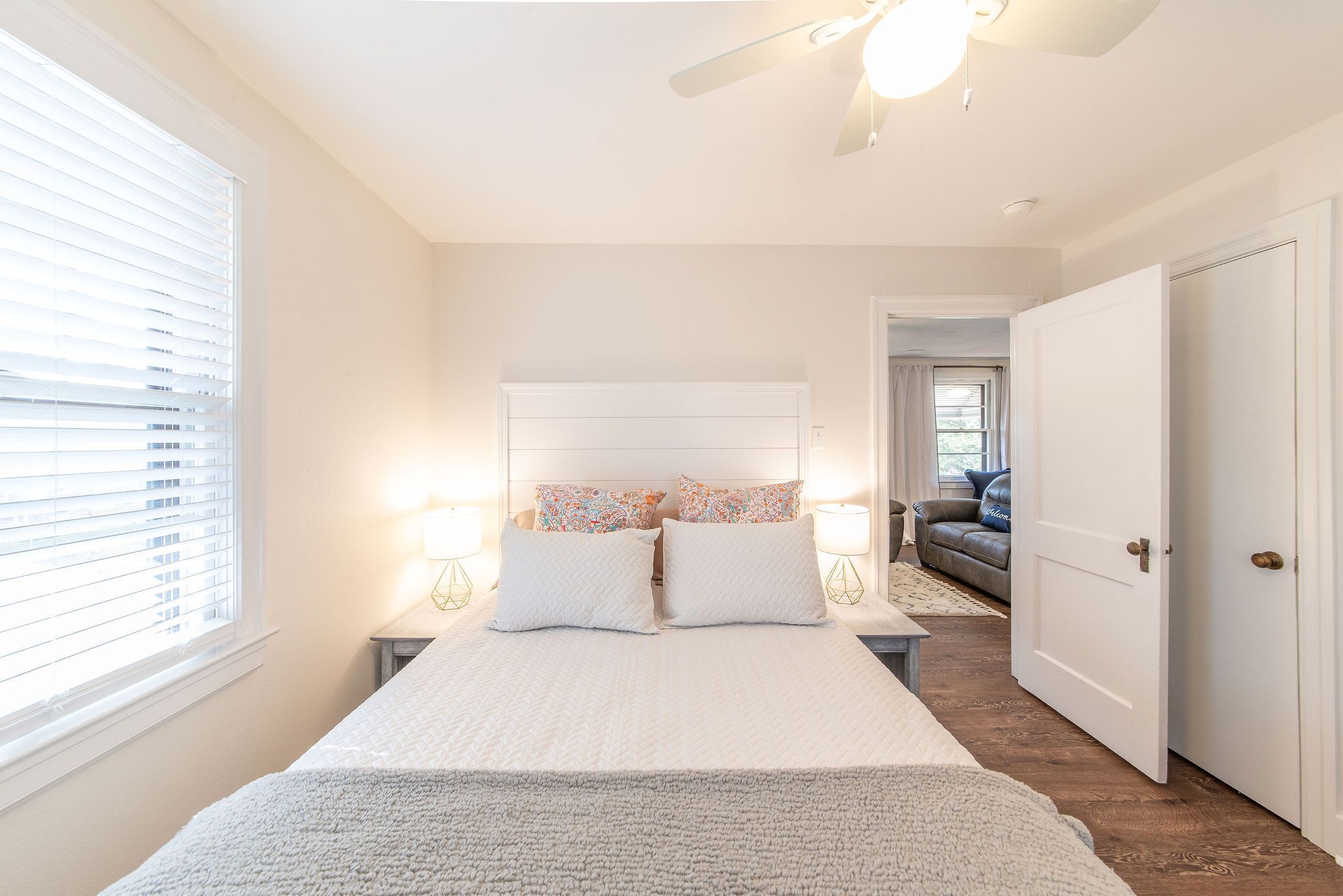  Beautiful waterfront lake house with boat slip & sunset views