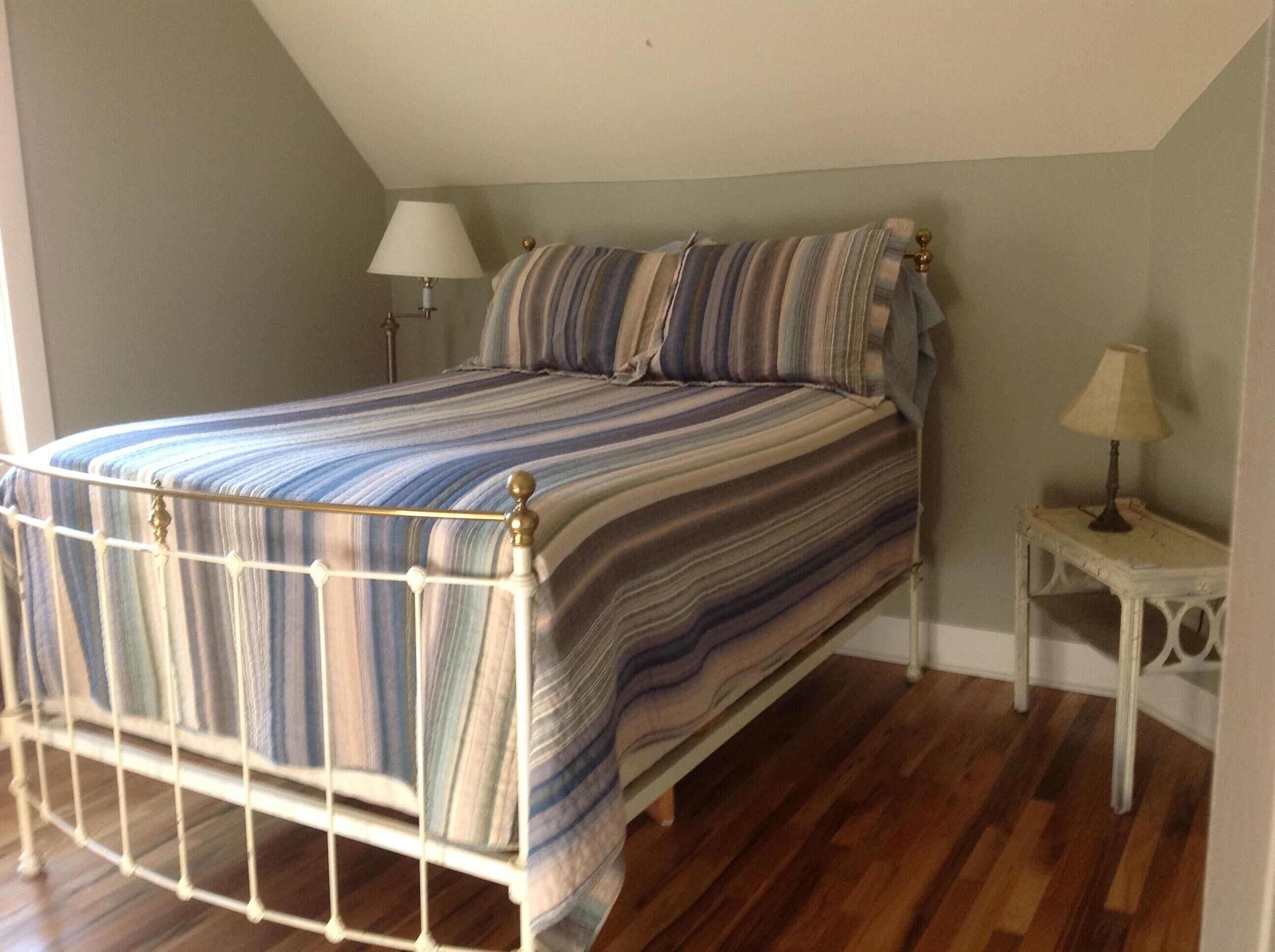 Elegant Rustic Lakefront Bungalow