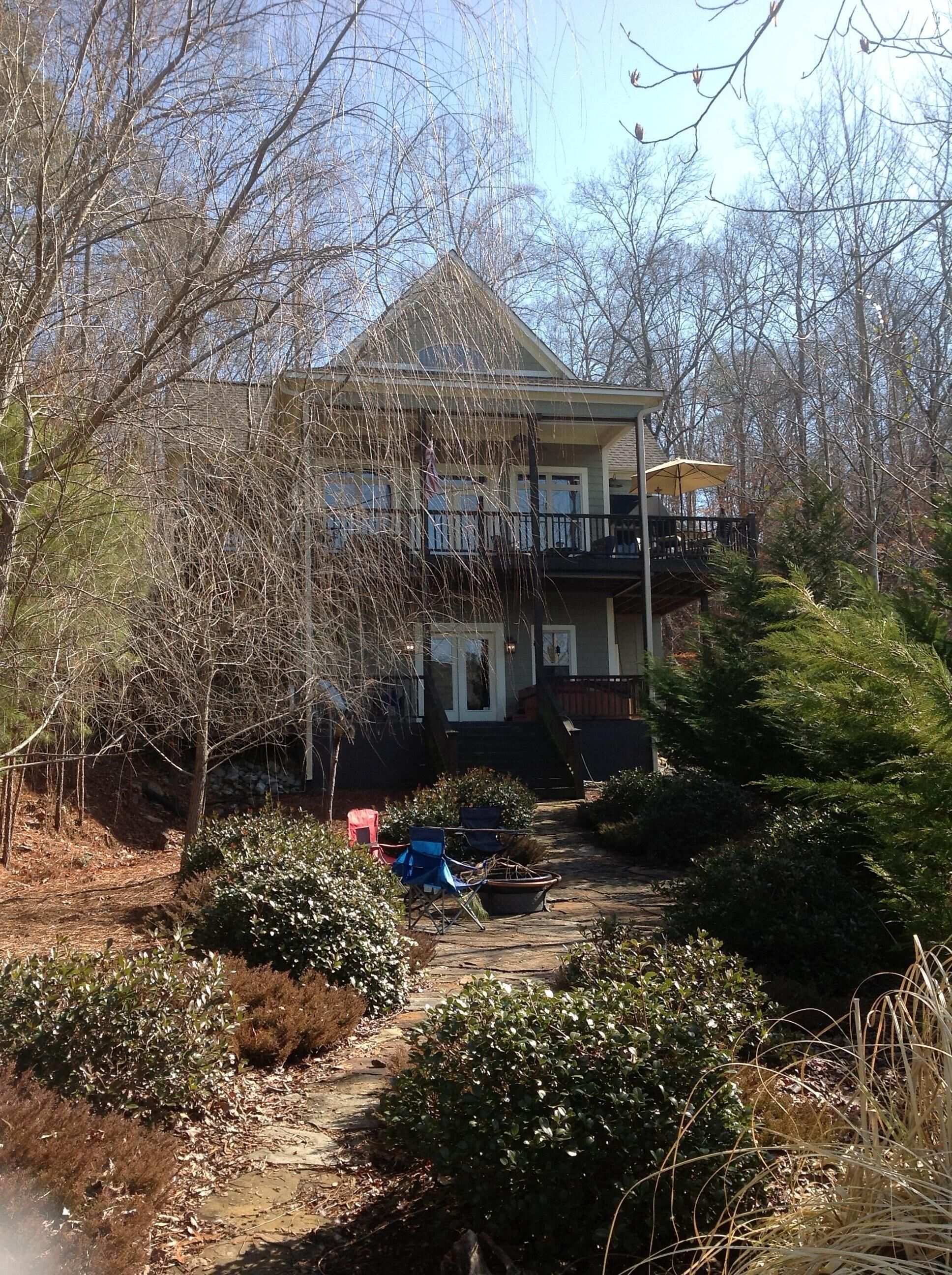 Elegant Rustic Lakefront Bungalow