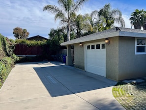 Property grounds - Private 2 BR/1BA Family and Pet Friendly Home (Encinitas)
