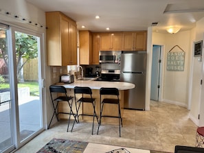 Fridge, microwave, oven, stovetop - Private 2 BR/1BA Family and Pet Friendly Home (Encinitas)
