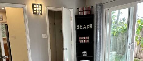 2 室のベッドルーム、アイロン / アイロン台、WiFi、ベッドシーツ