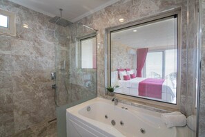 Villa, 4 Schlafzimmer, eigener Pool | Badezimmer