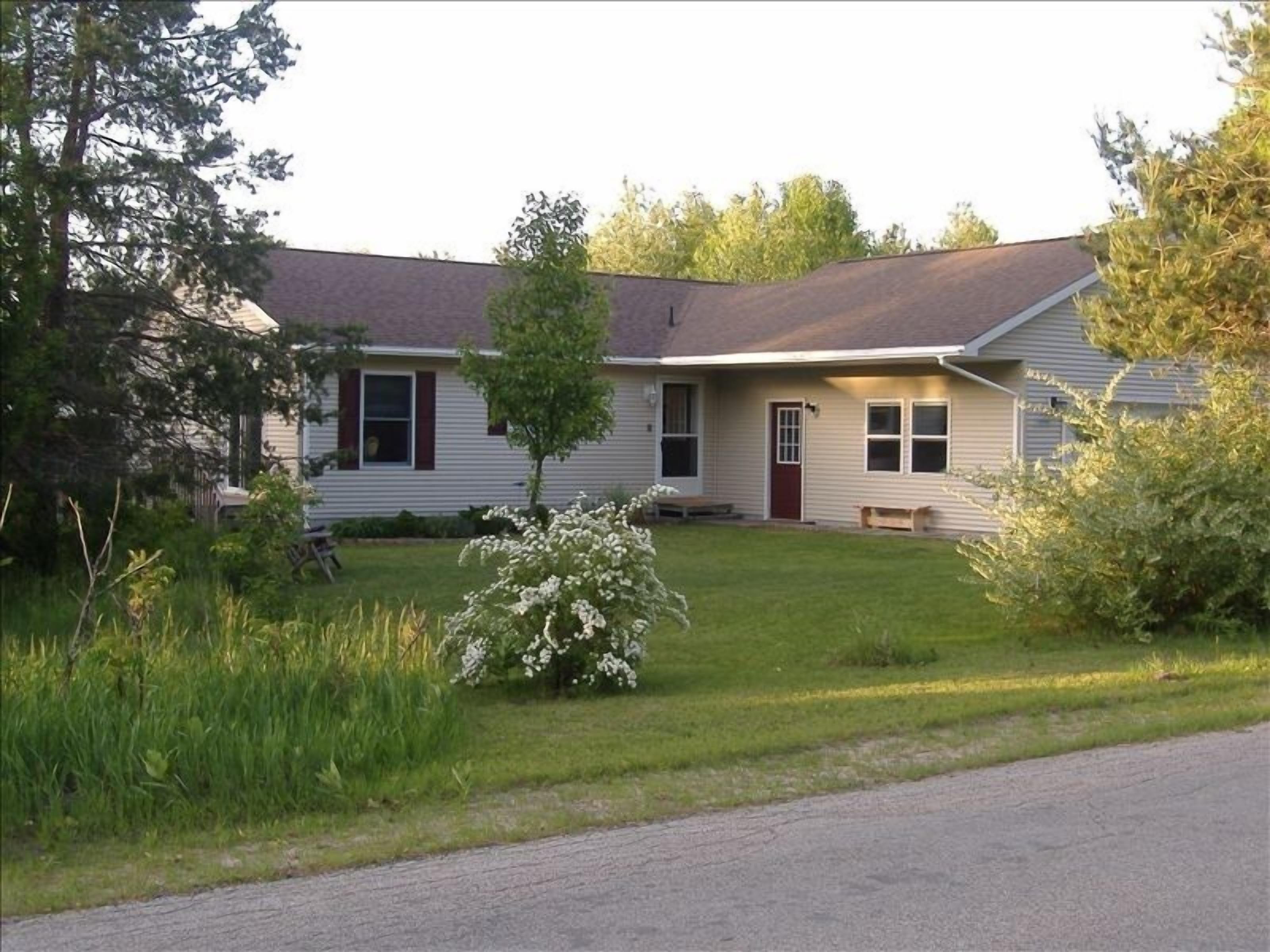 Modern cottage at the gateway to the Sleeping Bear Dunes National Lakeshore
