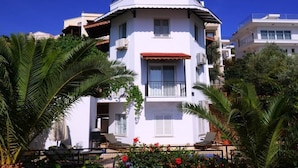 Fachada de la propiedad