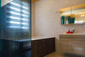 Villa, Non Smoking | Bathroom amenities