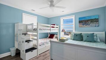 4 bedrooms, iron/ironing board, WiFi