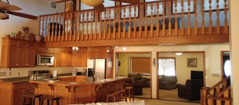 Huge Home With Panoramic Breathtaking Views/4 Master Suites/5200 SF/Sleeps 24