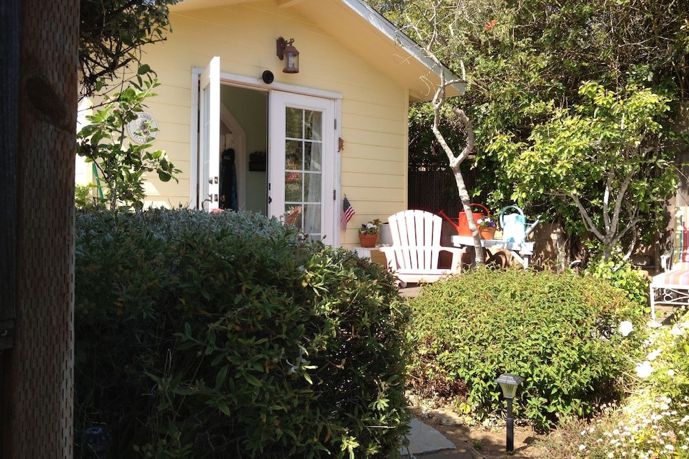 Exquisite Cottage, Private Gardens, Walk To Bay