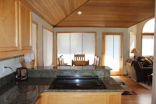 Family-friendly Home With Three Master Suites and 8 SHARC passes!