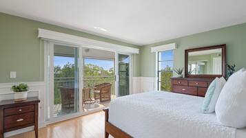 3 bedrooms, in-room safe, desk, iron/ironing board