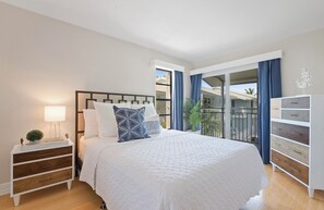 3 bedrooms, in-room safe, desk, iron/ironing board - Waterfront, saltwater lagoon, 2 pools, ocean access, marina, tennis, pickleball (Key Largo)