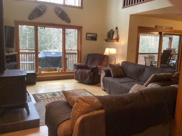 Smart-TV, Kamin, DVD-Player, Tischtennisplatte