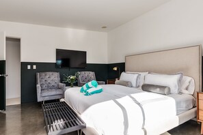 3 bedrooms, desk, iron/ironing board, free WiFi