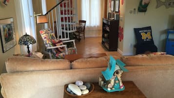 TV connectée, lecteur de DVD, livres, vidéothèque