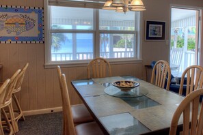 Dining - BEACH FRONT, P RIVATE UPPER COTTAGE, 2BD2BA, XL Deck, FREE Private Parking (Panama City Beach)