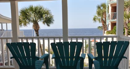 RIGH ON THE BEACH, PRIVATE UPPER COTTAGE, 2BD2BA, XL Deck, FREE Private Parking