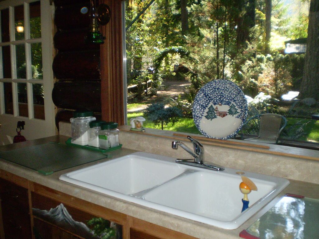 Log cabin, private, hottub, sauna, spa,  gardens, featured in national magazine.