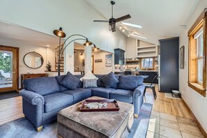 TV, DVD player, ping pong, books - PRIVATE Hot Tub, Mins From Town, Love Pets, Meticulously Clean (Breckenridge)