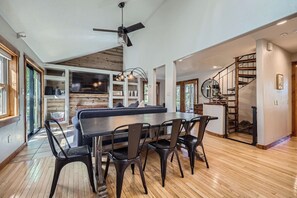 TV, DVD player, ping pong, books - PRIVATE Hot Tub, Mins From Town, Love Pets, Meticulously Clean (Breckenridge)