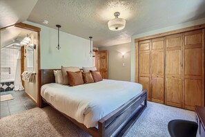 4 Schlafzimmer, Zimmersafe, Bügeleisen/Bügelbrett, WLAN