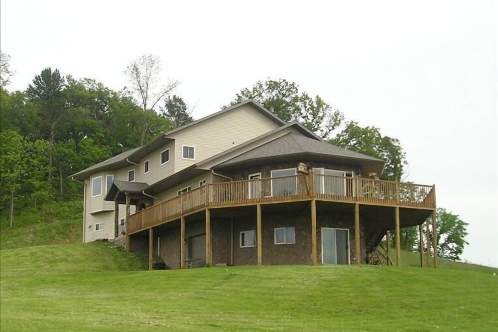 Peaceful Country Comfort W Panoramic Views of Big Creek Valley
