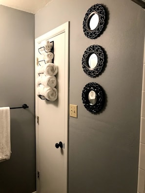 Interior - Cabin 1- Overlooks Yarborough Landing and Millwood Lake (Ashdown)