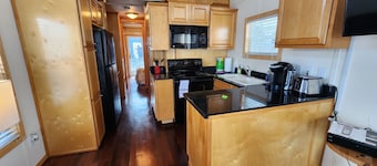 Rebel's Rest - A Romantic Getaway houseboat
New Water Filtration System