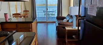 Rebel's Rest - A Romantic Getaway houseboat
New Water Filtration System