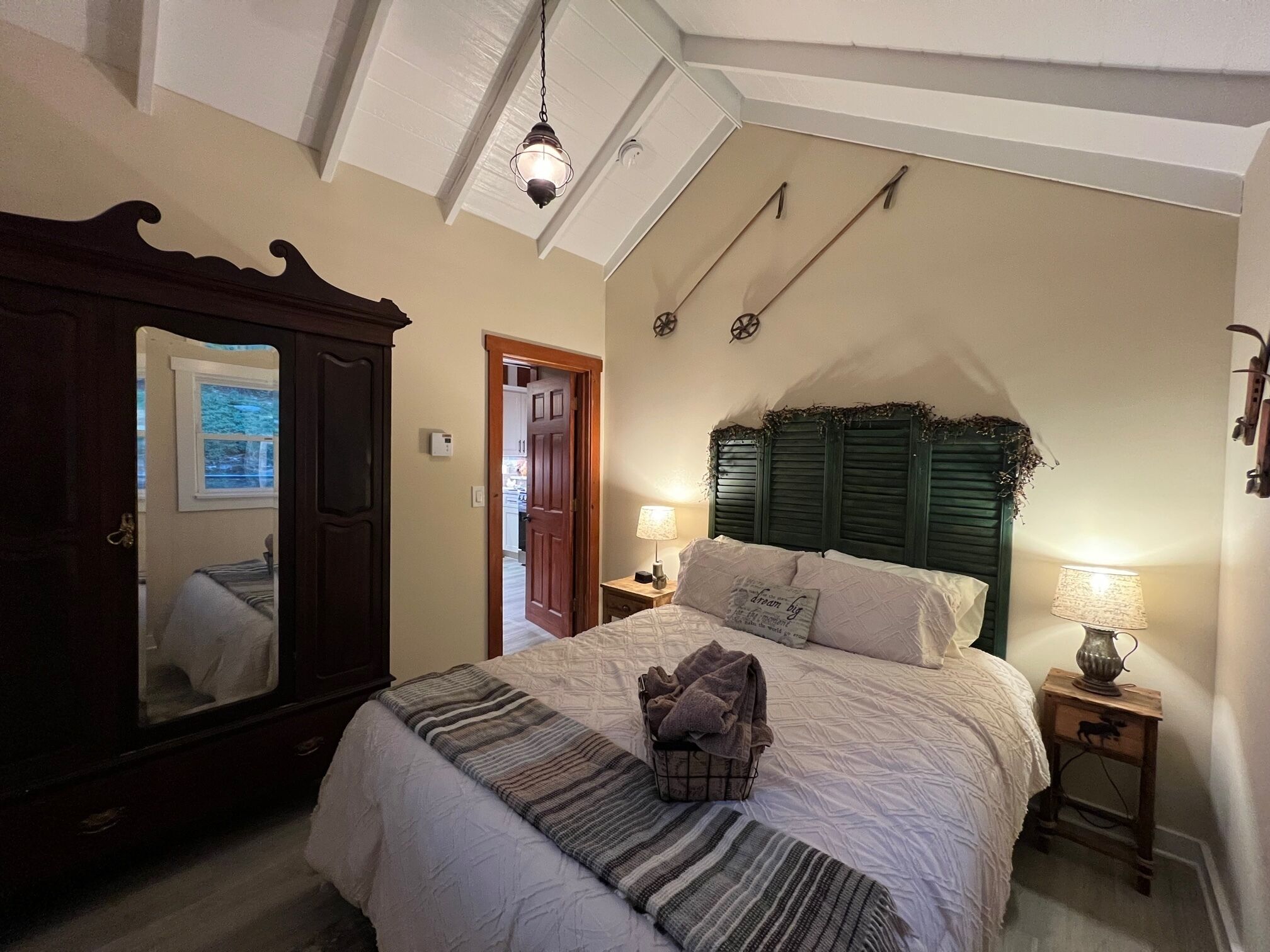 Entire Lakehouse Cabin by Mountain Creek & Warwick