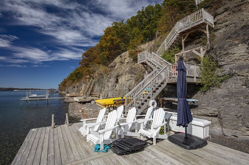 Private & Peaceful Renovated Skaneateles Lake Cottage- 200' private lakefront 