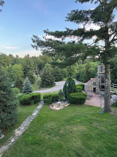 Beautifully secluded getaway perfect for all seasons!