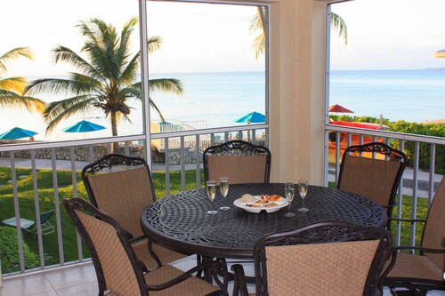 3 makuuhuoneen Cayman Condo Seven Mile Beach! 