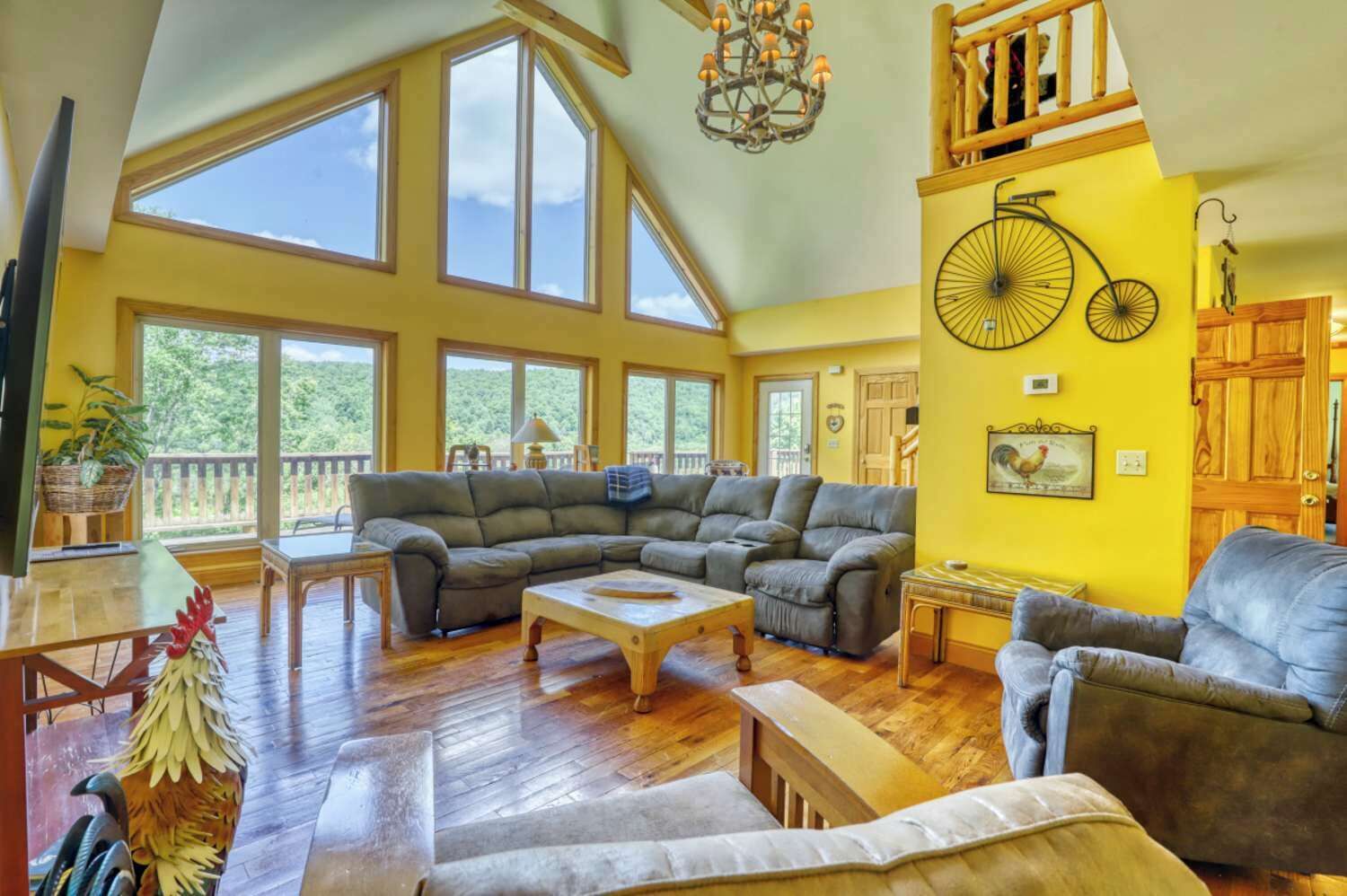 Téléviseur connecté, foyer, jeux vidéo, lecteur de DVD