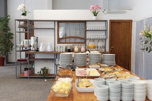 Free daily continental breakfast