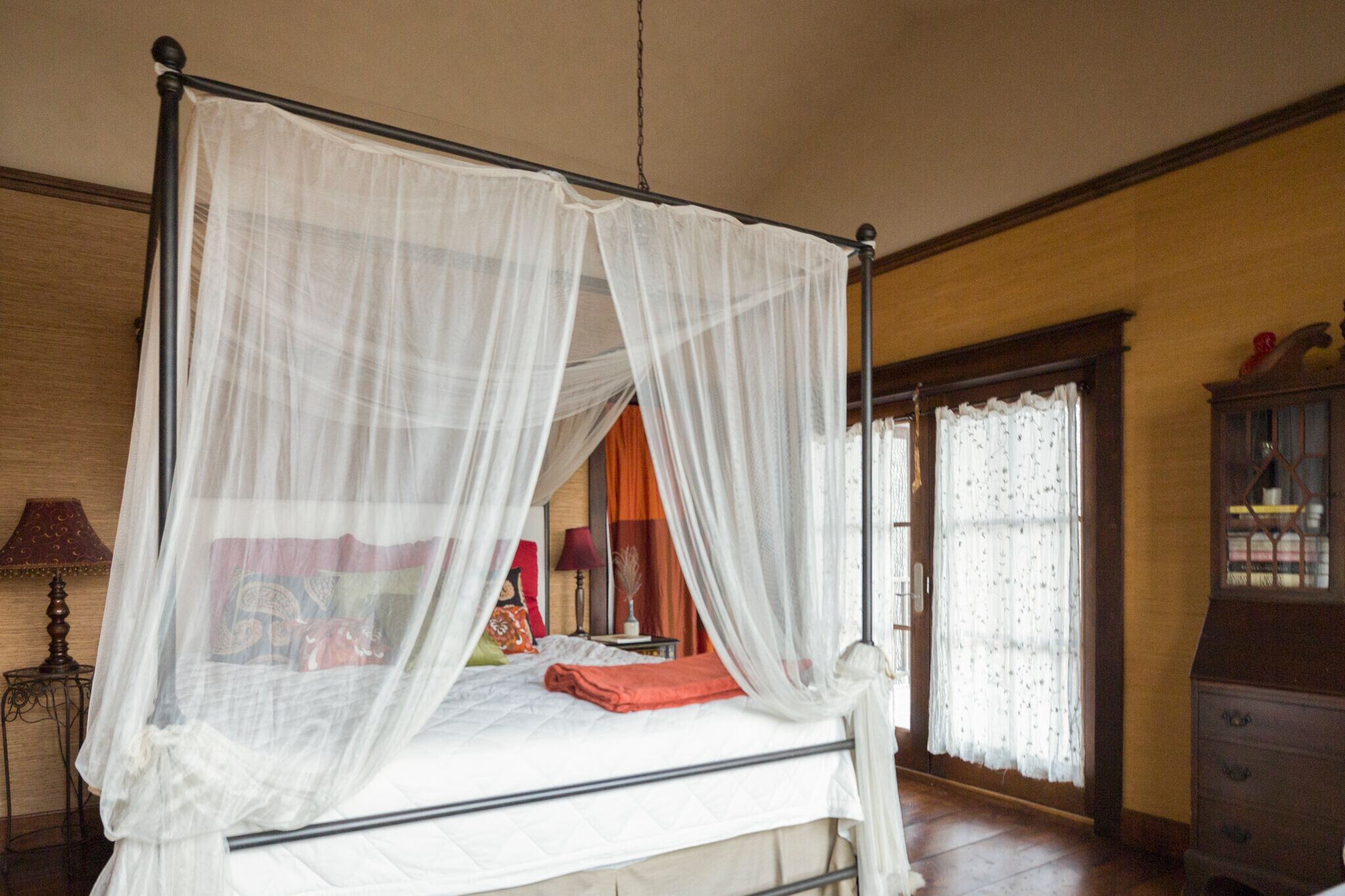 300 Acre GORGEOUS LAKE ESTATE avail for ENTIRE SUMMER