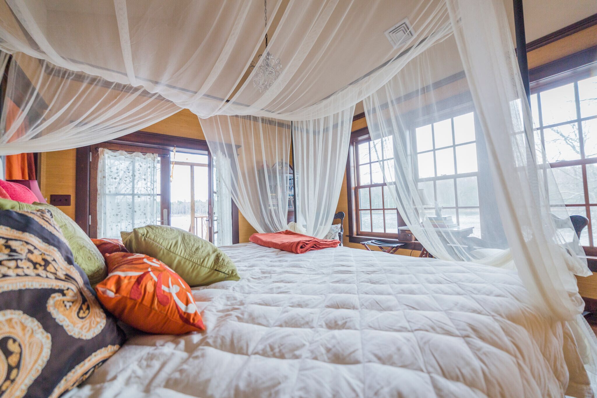 300 Acre GORGEOUS LAKE ESTATE avail for ENTIRE SUMMER