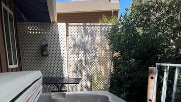 Bañera de hidromasaje exterior