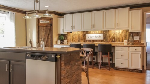 Classy Country Home but convenient  - Minutes to Downtown Franklin/Liepers Fork!