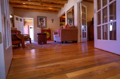 Luxurios Adobe Home, aivan Plazan vieressä. 