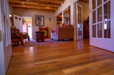 Sherrie's Place - 2 Bed, 2 Bath (Pull-out Sofa)