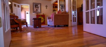 Sherrie's Place - 2 Bed, 2 Bath (Pull-out Sofa)