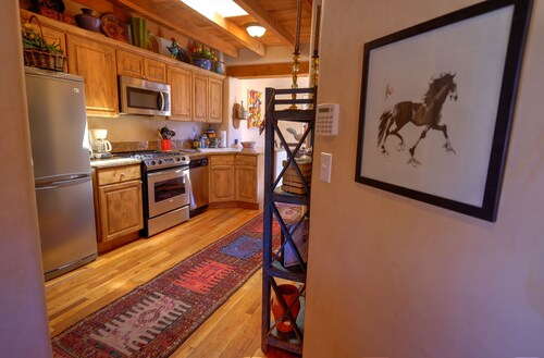 Sherrie's Place, 2 bdrm, 2 bath, pull out sofa